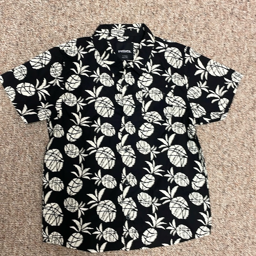 New (no tags) RSQ black/cream print button up short sleeve shirt, size youth XL